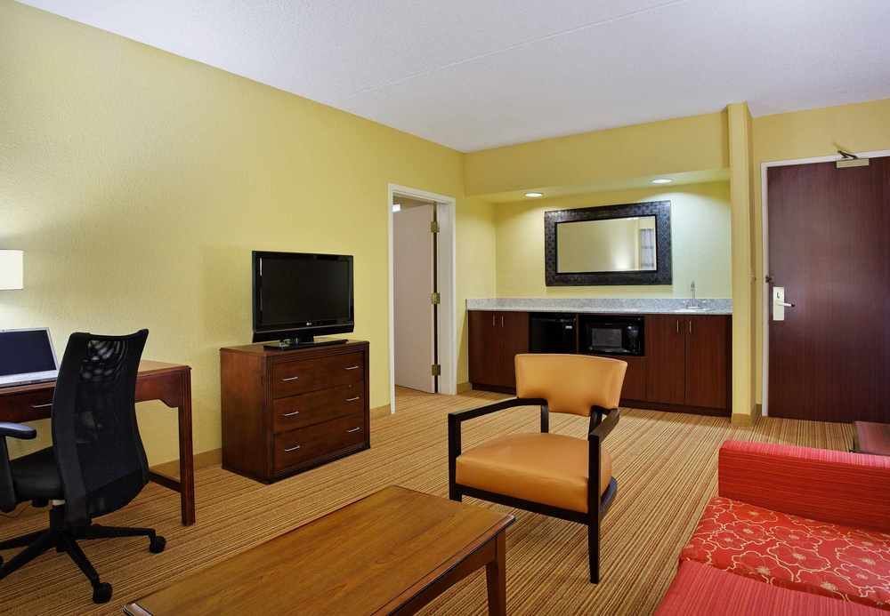 Courtyard By Marriott Boston Littleton Hotel Bagian luar foto
