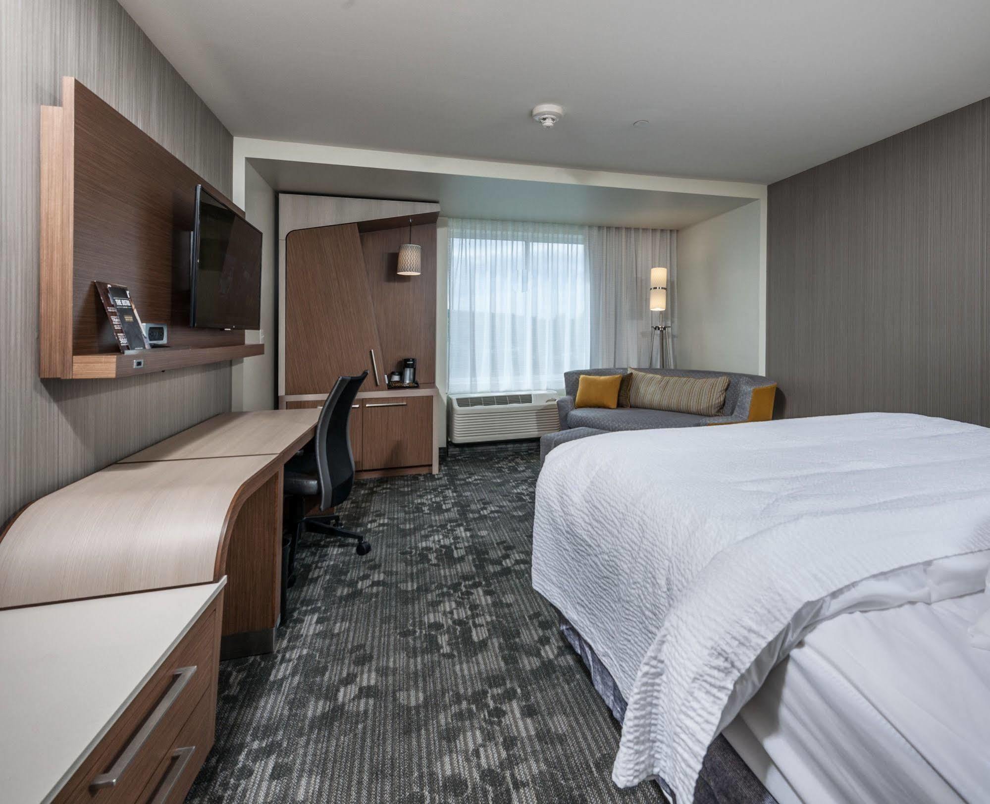 Courtyard By Marriott Boston Littleton Hotel Bagian luar foto