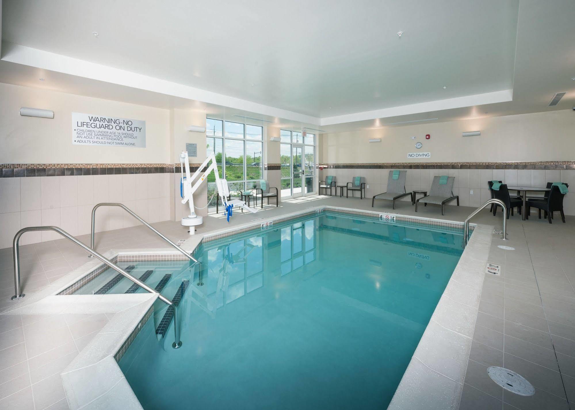 Courtyard By Marriott Boston Littleton Hotel Bagian luar foto
