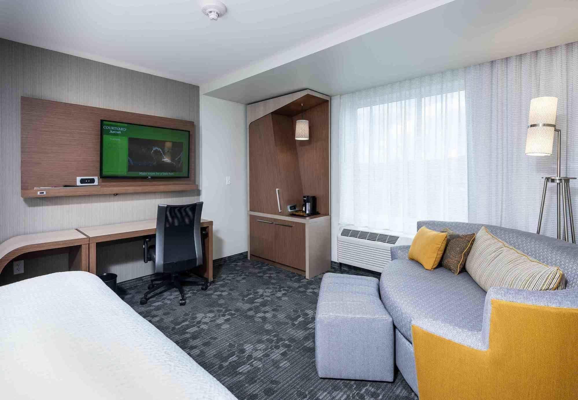 Courtyard By Marriott Boston Littleton Hotel Bagian luar foto