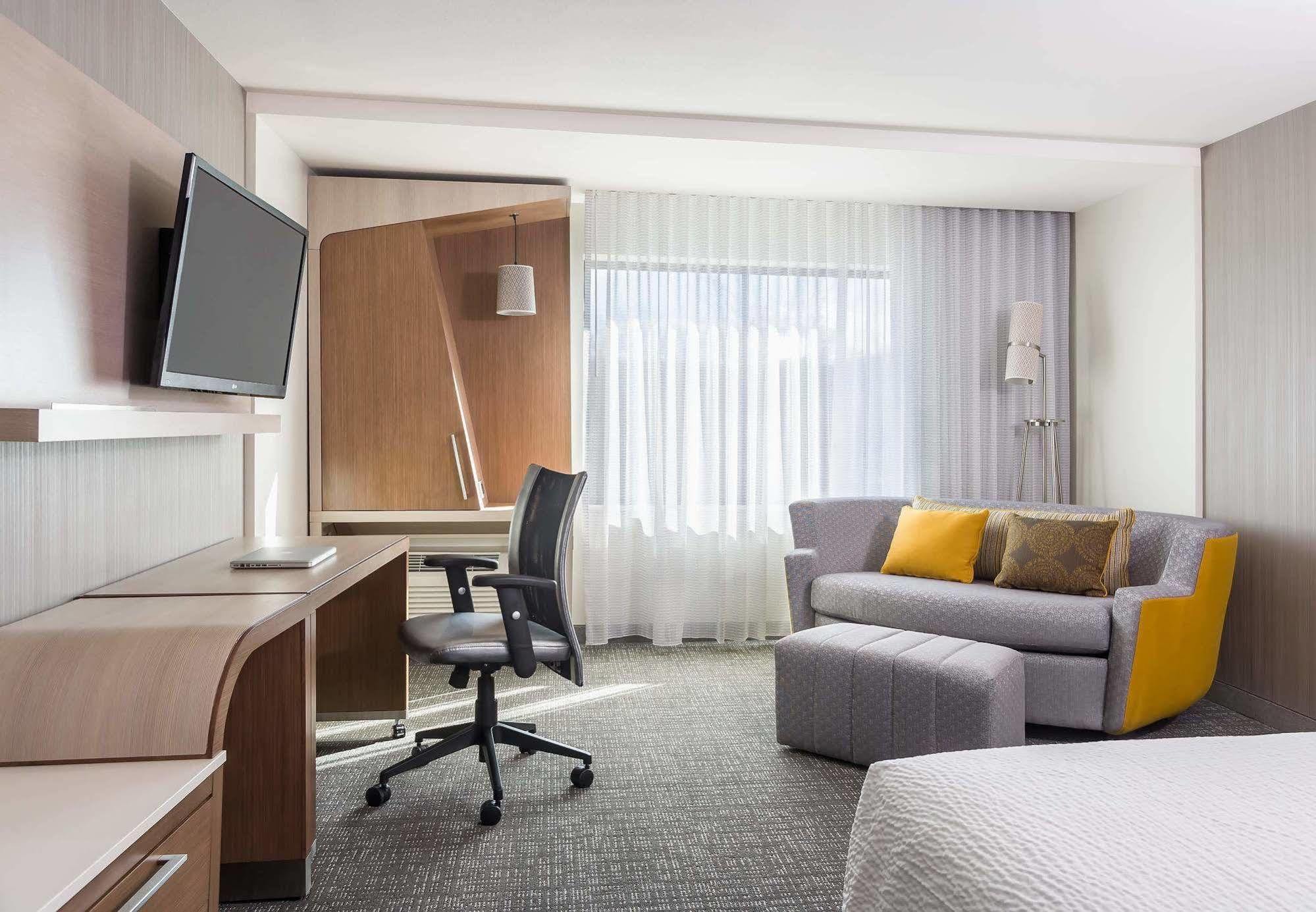 Courtyard By Marriott Boston Littleton Hotel Bagian luar foto