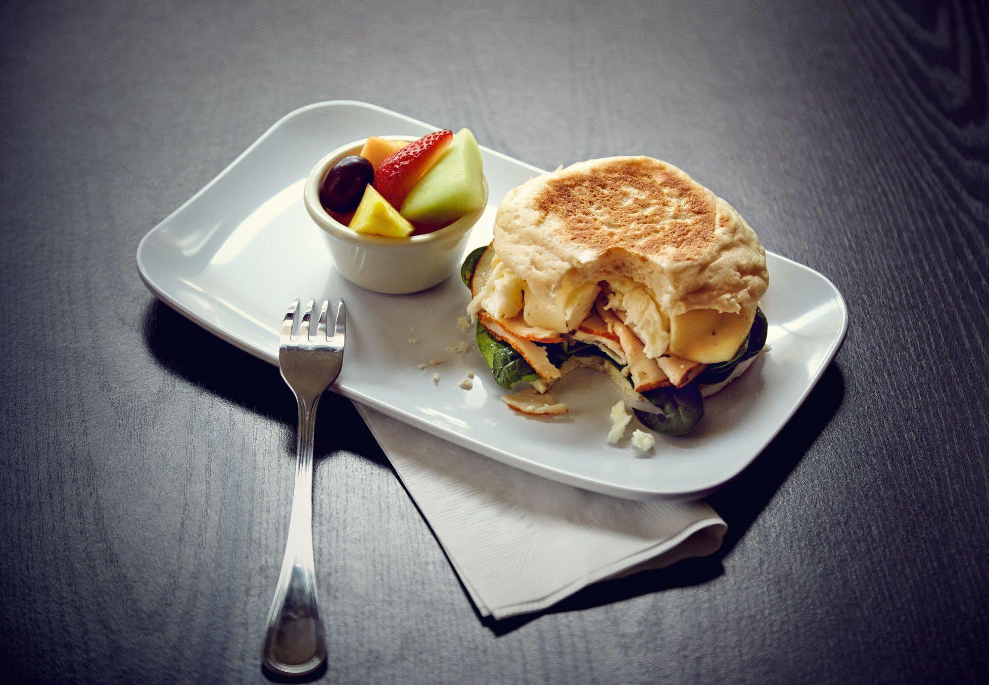 Courtyard By Marriott Boston Littleton Hotel Bagian luar foto